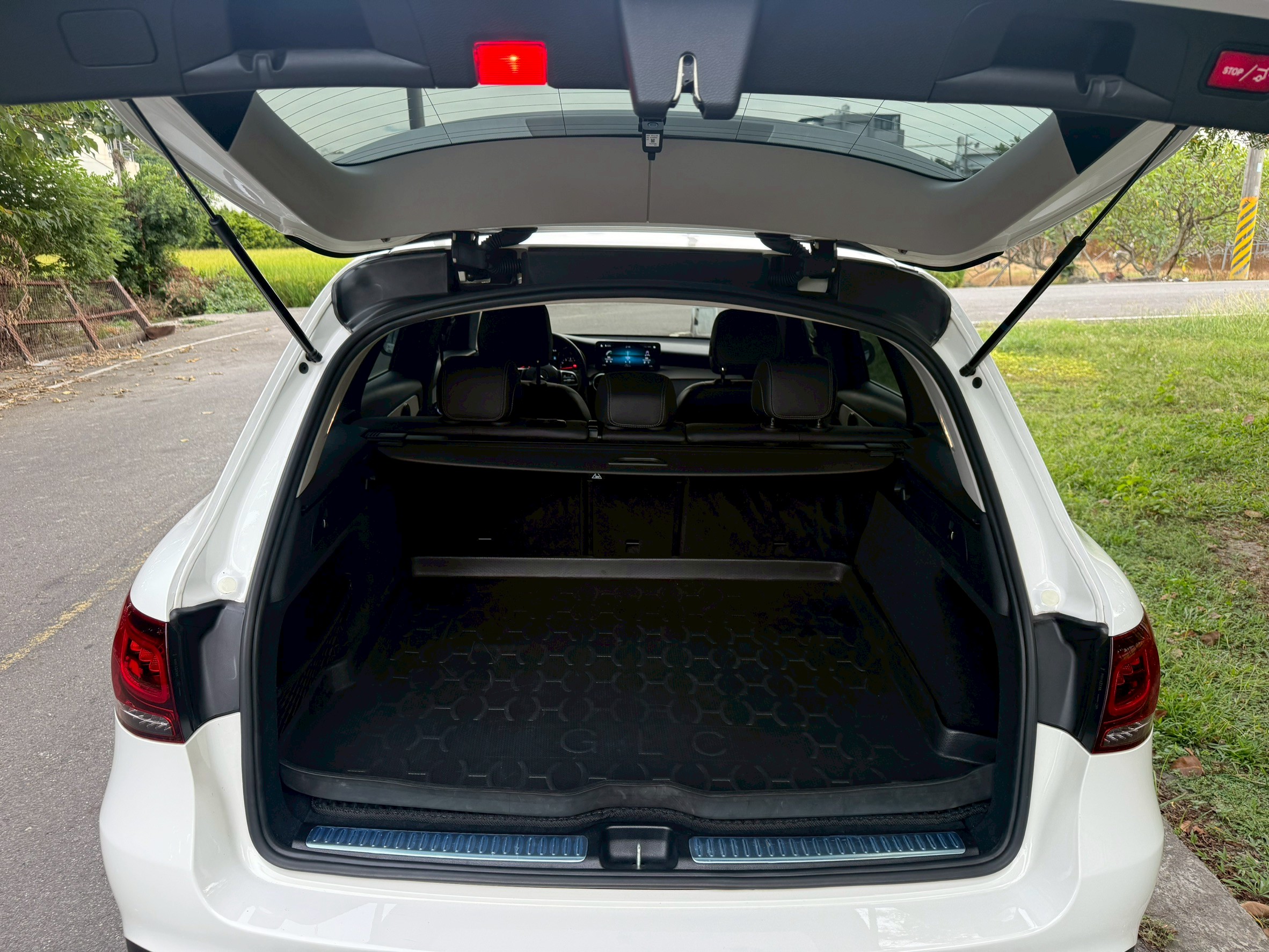 2019 M-BENZ GLC200 SUV 電洽0909-286-688 可LINE  第6張相片