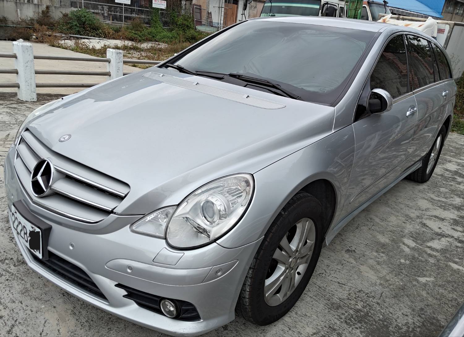 BENZ R350/台灣賓士總代理六.七人座休旅車,定速天窗原版件豪華舒適又便宜  第1張相片