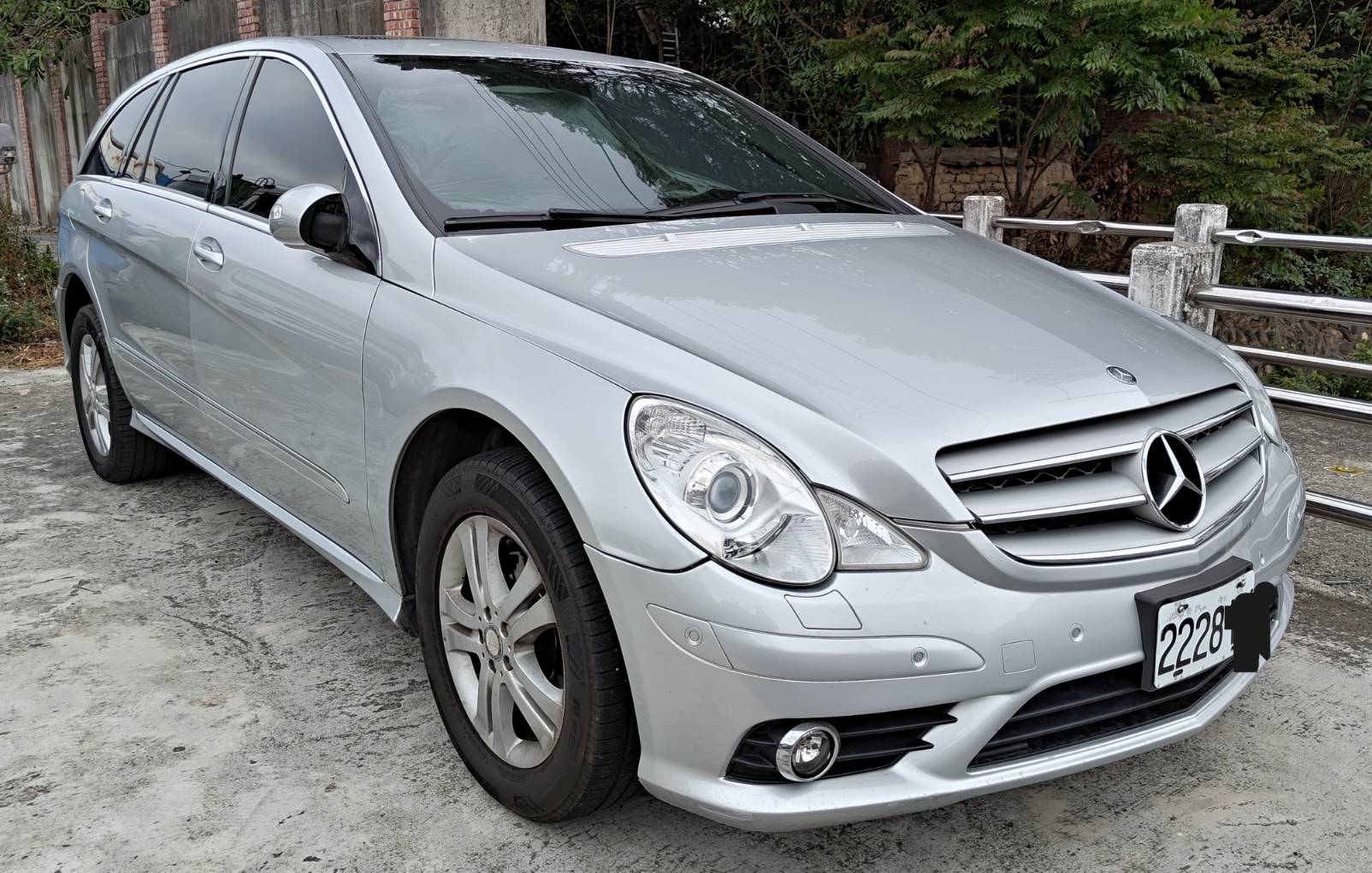 BENZ R350/台灣賓士總代理六.七人座休旅車,定速天窗原版件豪華舒適又便宜  第2張相片