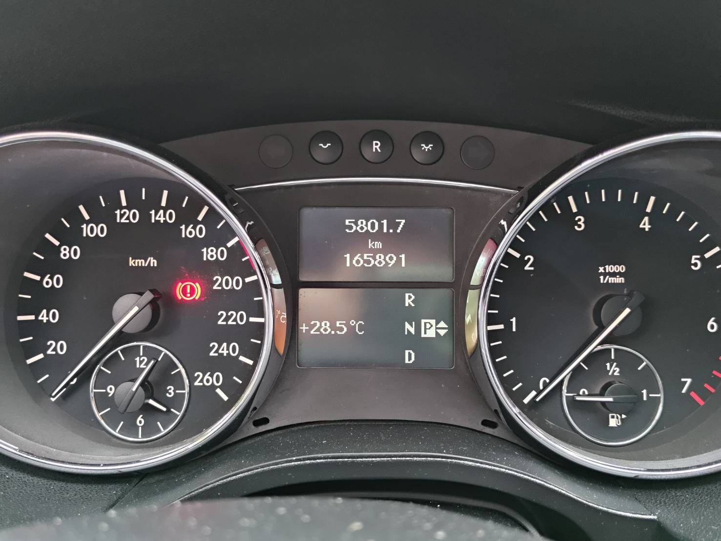 BENZ R350/台灣賓士總代理六.七人座休旅車,定速天窗原版件豪華舒適又便宜  第4張相片