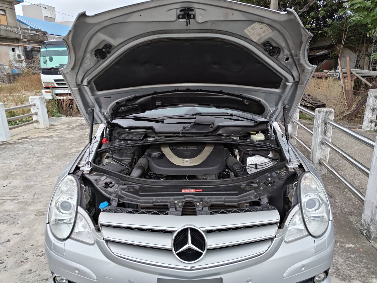 BENZ R350/台灣賓士總代理六.七人座休旅車,定速天窗原版件豪華舒適又便宜  第5張相片