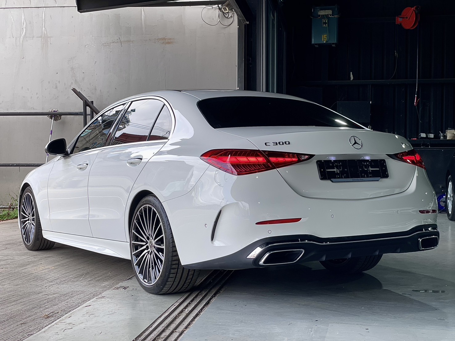 2023年 BENZ W206 C300 AMG 4matic 未領牌只跑2萬  第1張相片