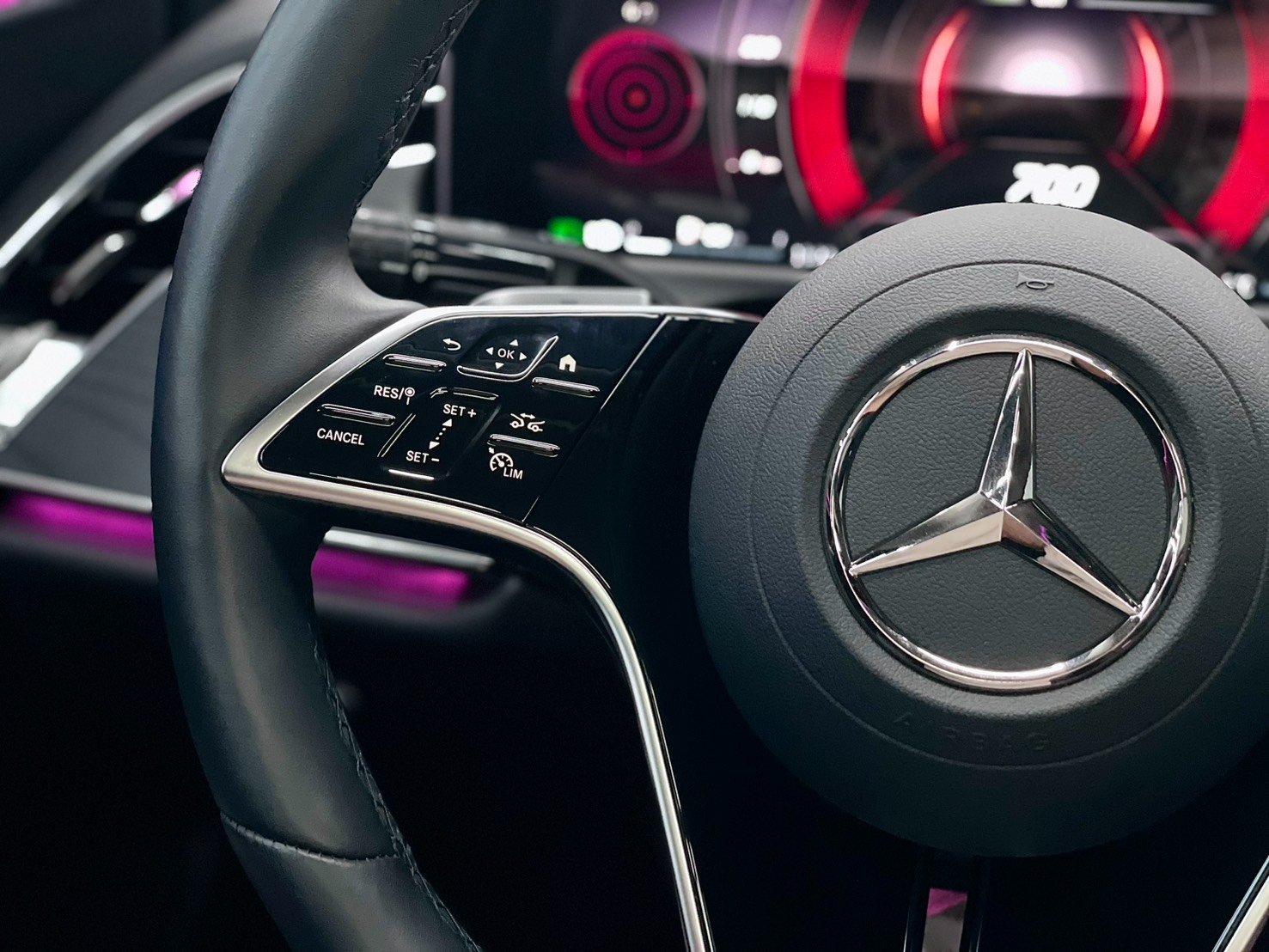 2024 BENZ E200 LUXURY 未領牌 僅1千8公里 原鈑件 實車在店 賞車可議  第5張相片