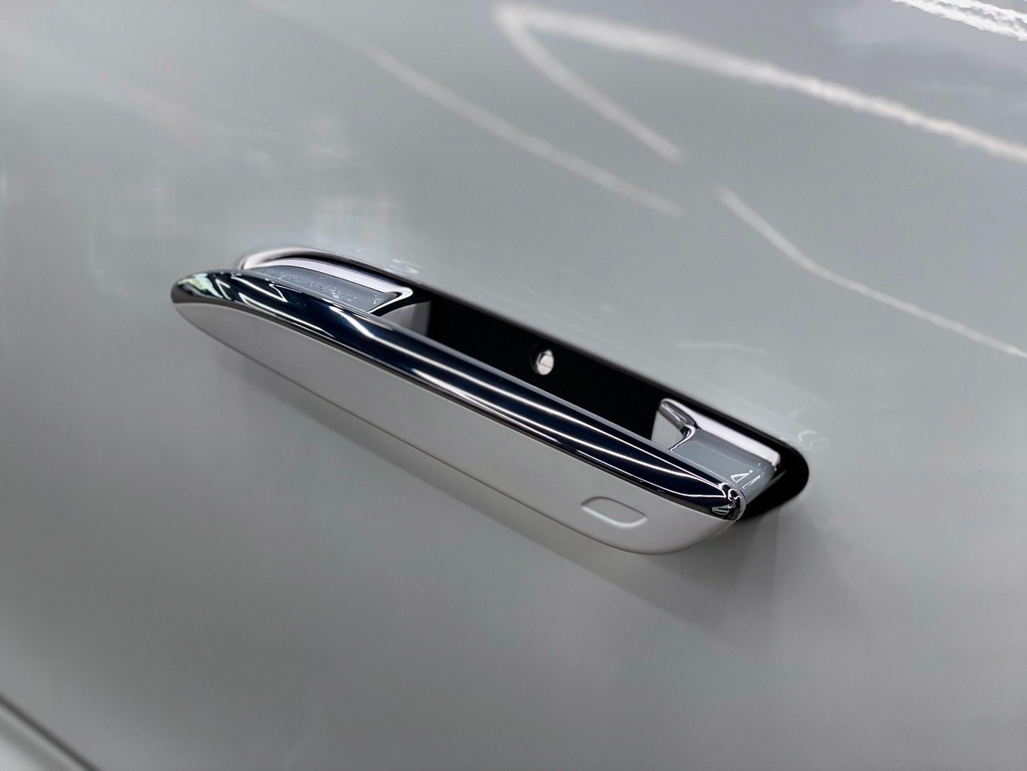 2024 BENZ E200 LUXURY 未領牌 僅1千8公里 原鈑件 實車在店 賞車可議  第8張相片