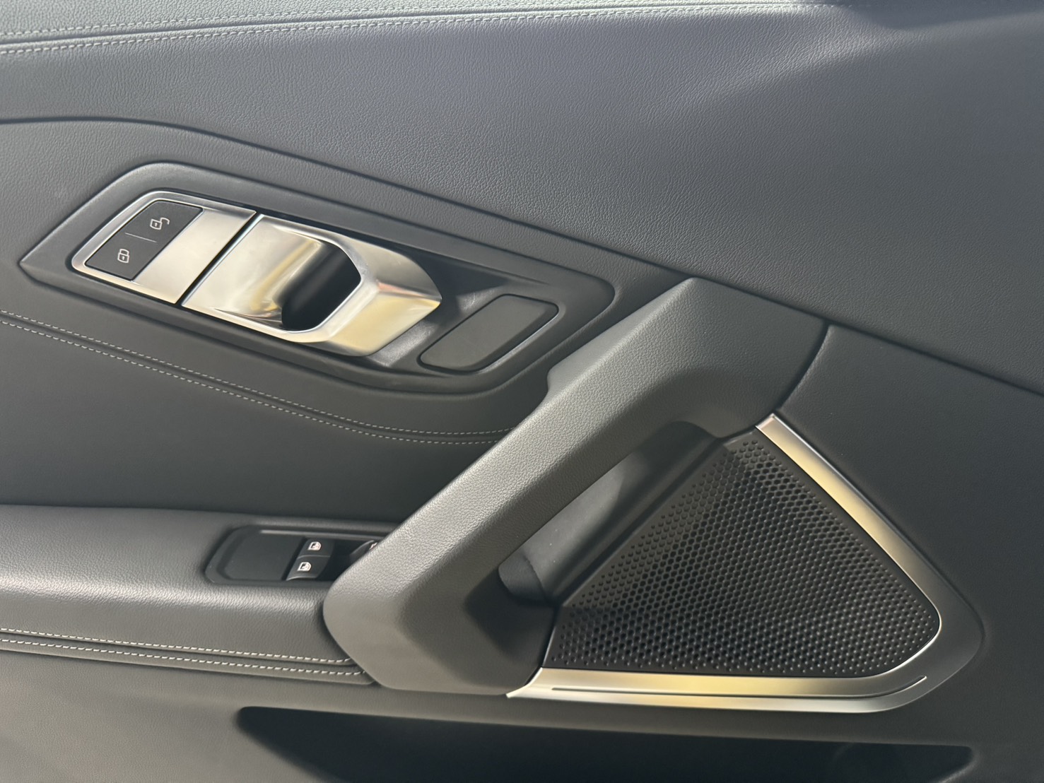 2021年BMW Z4稀有原廠手牌只跑一萬全車原版件0926872987楊  第6張相片