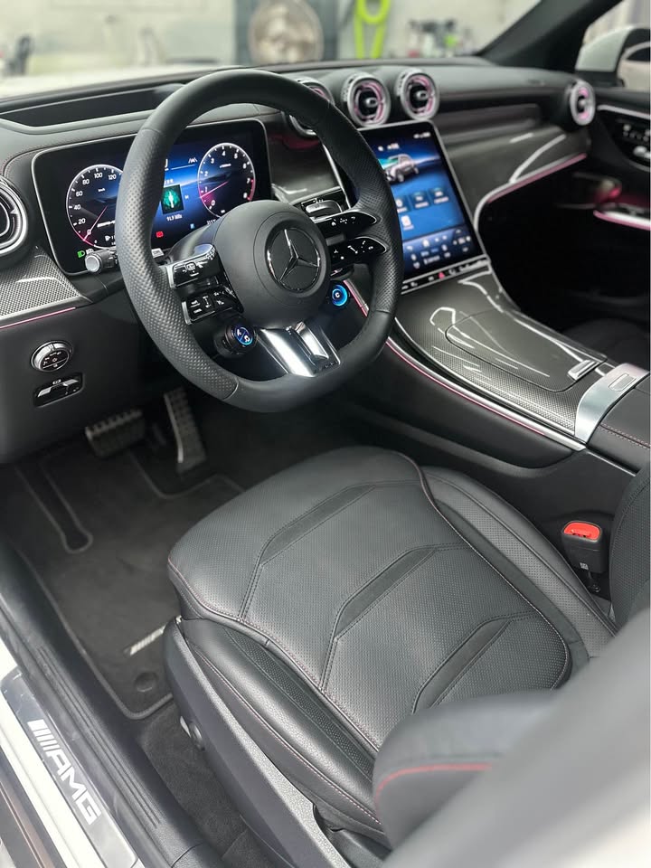 《車型》2025年式 GLC43 AMG 4MATIC SUV 《里程》全新車 - 未領牌 韓歐規 《車況》全車原鈑件 《售價》328.8萬(歡迎空決下訂)  第3張相片