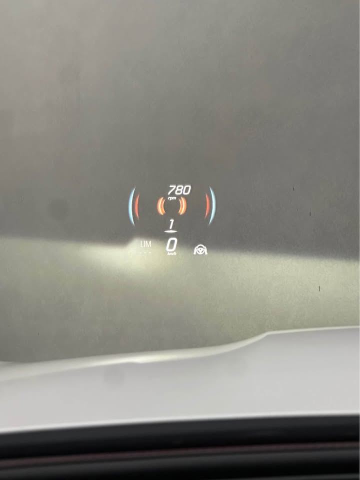 《車型》2025年式 GLC43 AMG 4MATIC SUV 《里程》全新車 - 未領牌 韓歐規 《車況》全車原鈑件 《售價》328.8萬(歡迎空決下訂)  第4張相片