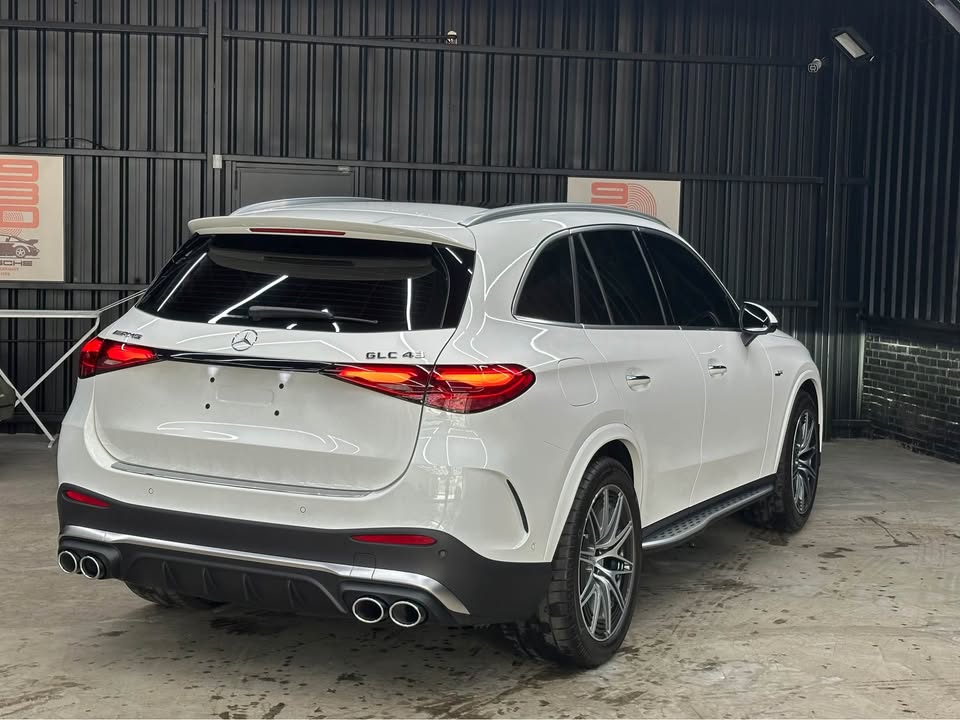 《車型》2025年式 GLC43 AMG 4MATIC SUV 《里程》全新車 - 未領牌 韓歐規 《車況》全車原鈑件 《售價》328.8萬(歡迎空決下訂)  第5張相片