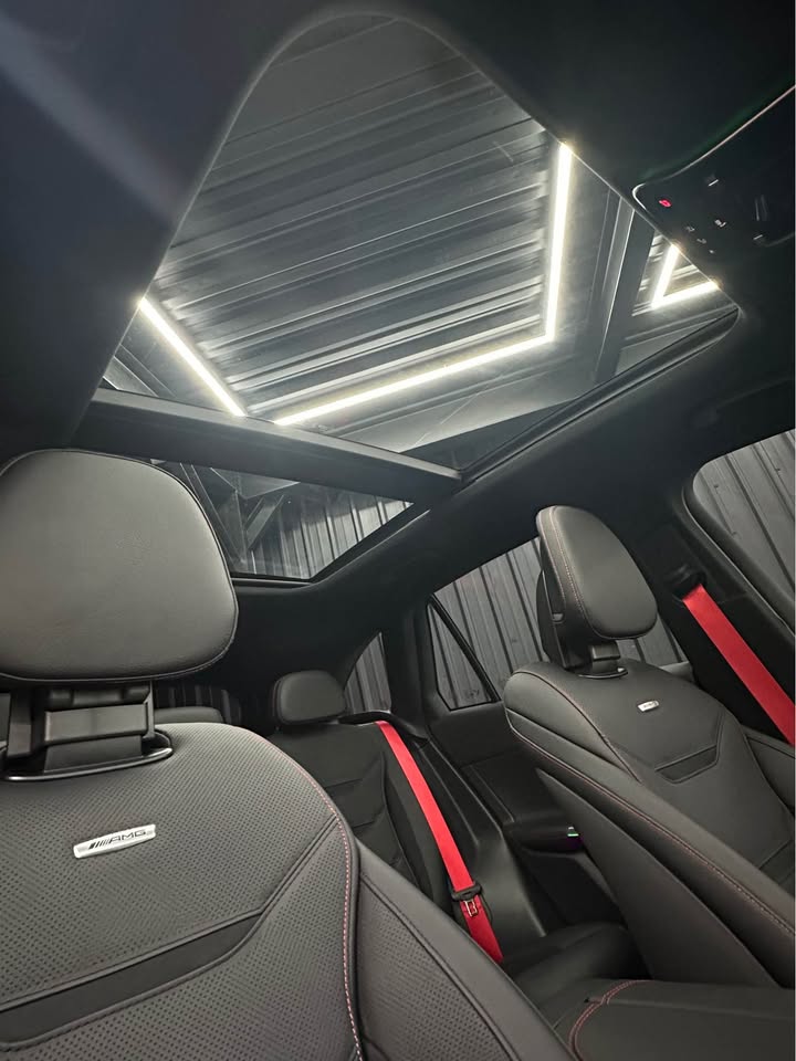 《車型》2025年式 GLC43 AMG 4MATIC SUV 《里程》全新車 - 未領牌 韓歐規 《車況》全車原鈑件 《售價》328.8萬(歡迎空決下訂)  第6張相片