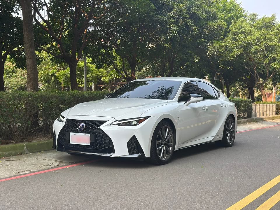 實車實價保證在庫2022年IS300h F SPORT版只跑2萬全車原版件在庫多台0926872987楊先生  第2張相片
