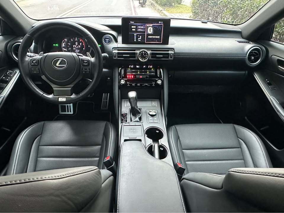實車實價保證在庫2022年IS300h F SPORT版只跑2萬全車原版件在庫多台0926872987楊先生  第3張相片