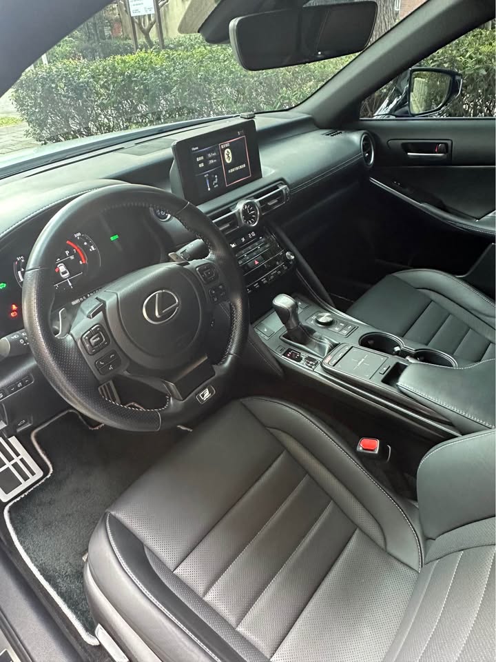 實車實價保證在庫2022年IS300h F SPORT版只跑2萬全車原版件在庫多台0926872987楊先生  第5張相片