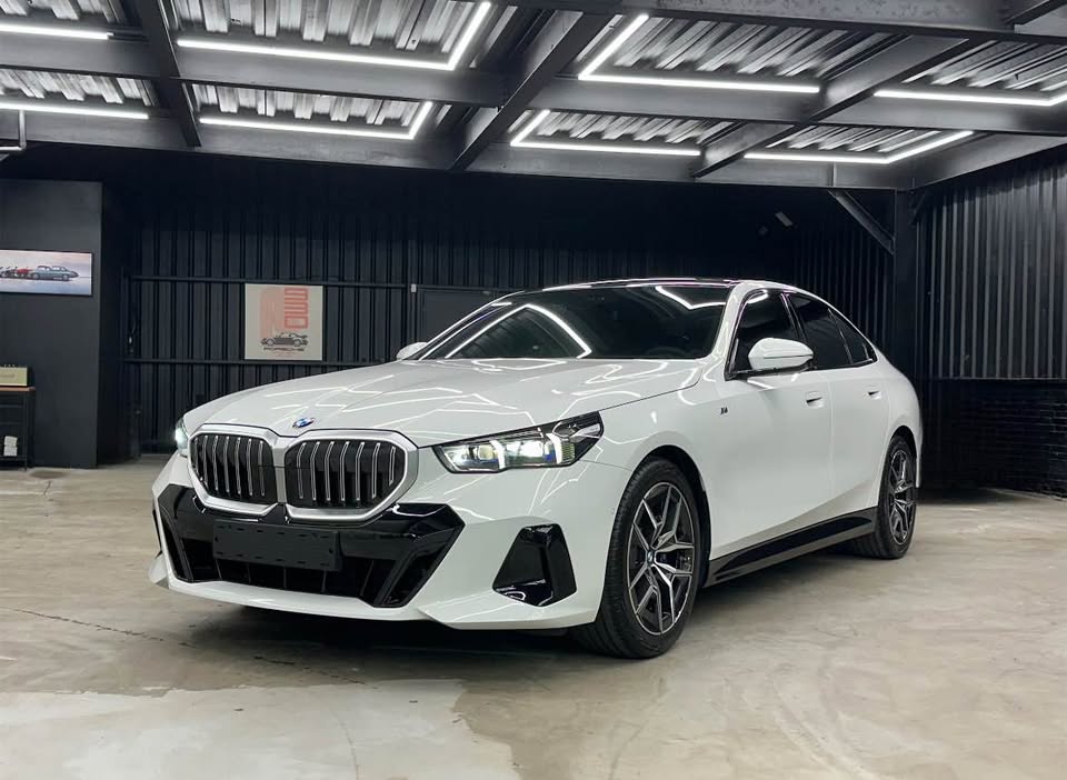 實車實價保證在庫2024年 BMW G60 520i M Sport原漆原版件只跑9千公里0926872987楊先生  第1張相片