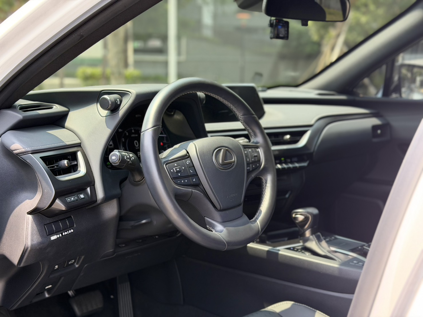 實車實價保證在庫2021年UX250h只跑4萬一手車原鈑件 加裝原廠車美仕影音系統～0926872987楊先生  第2張相片