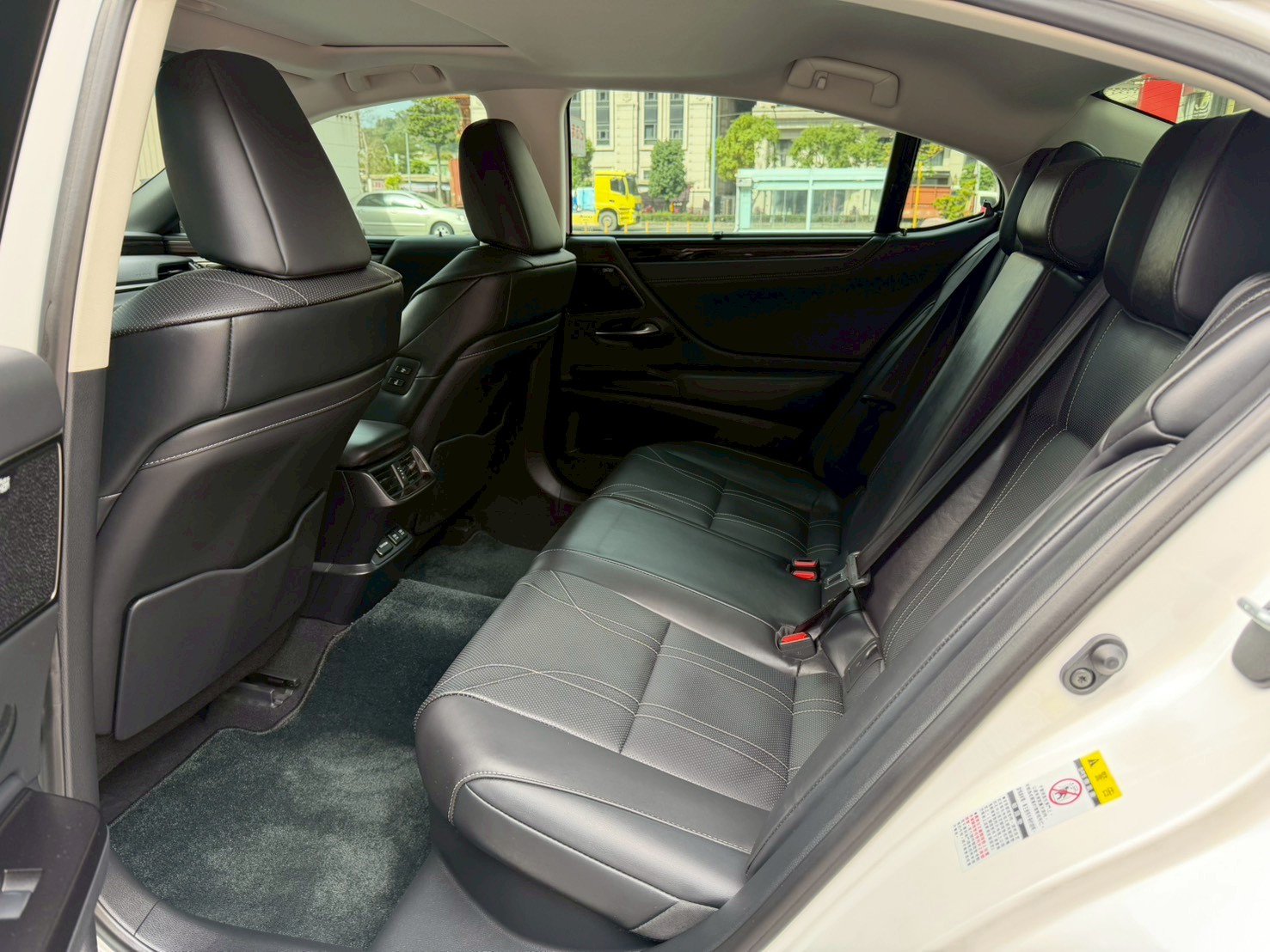 2018年 Lexus ES300h 旗艦版  電話0972-962-659  第4張相片