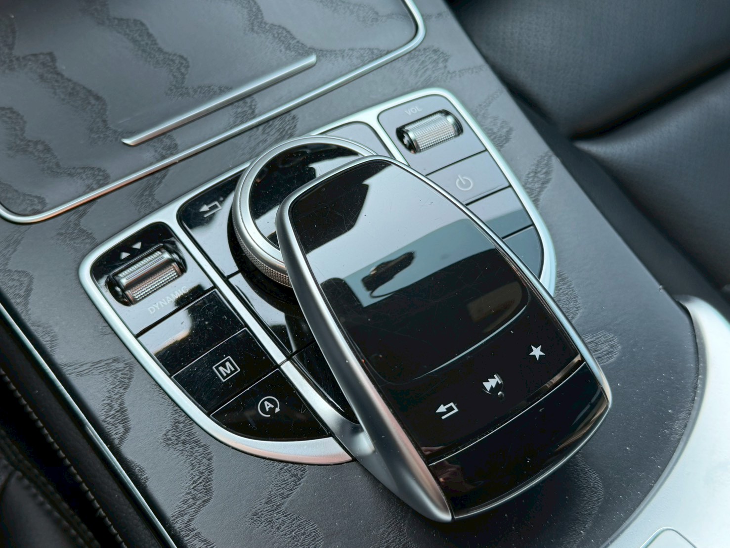 2018年 Benz GLC300 AMG 有23P 電話0972-962-659  第16張相片