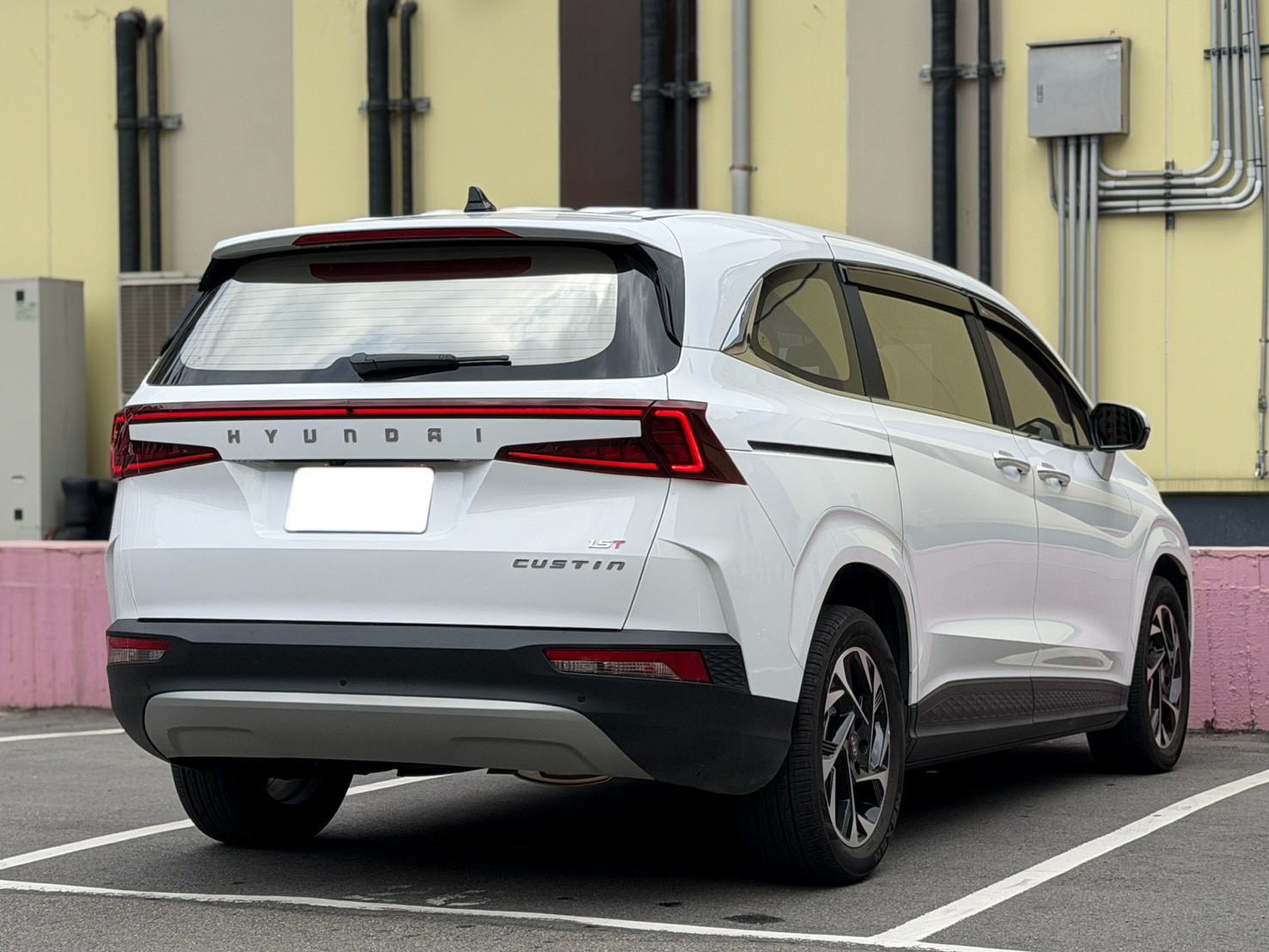 2024年 現代 Custin GLT-B 里程1萬3 電話：0972-962-659  第2張相片