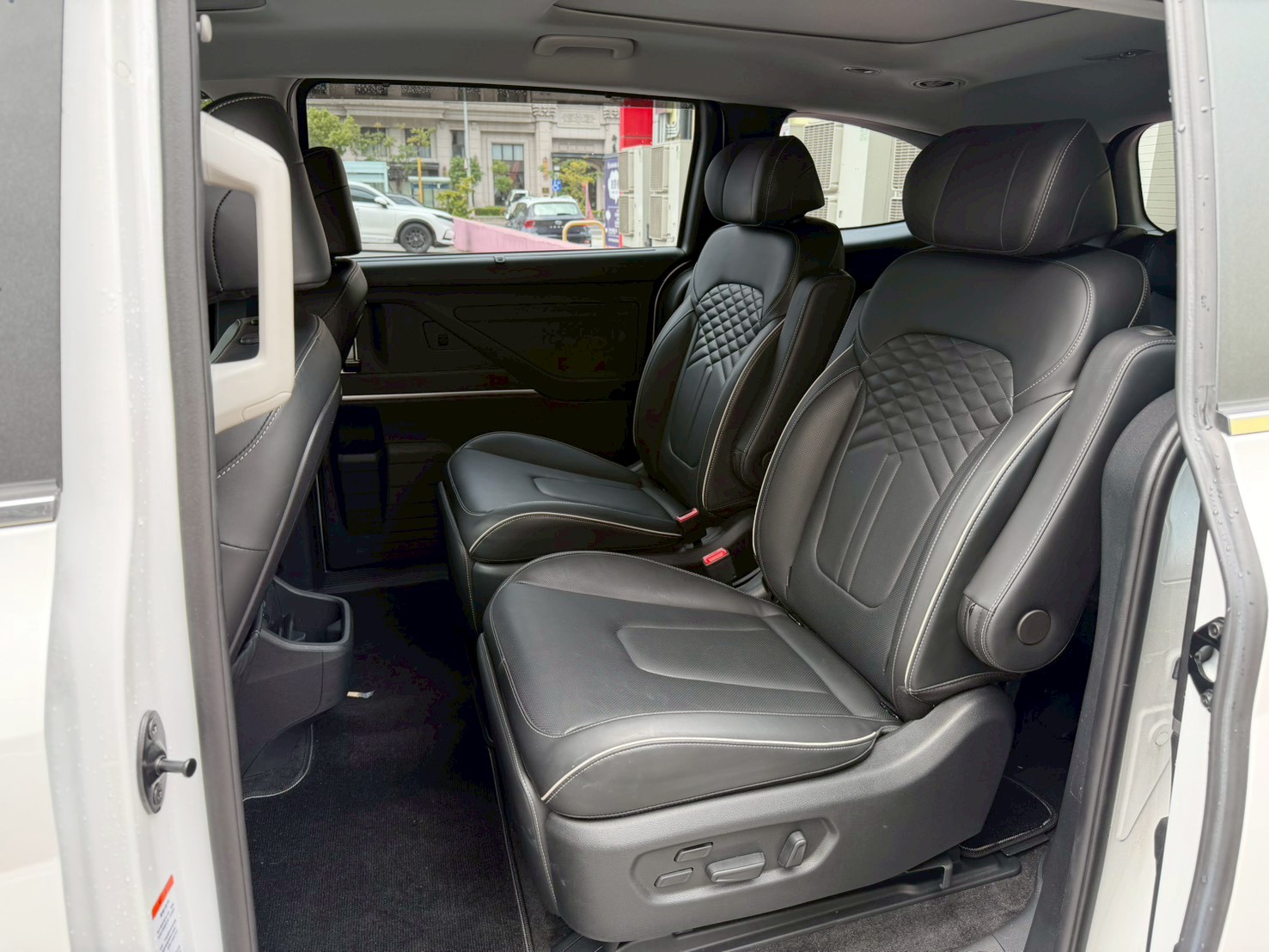 2024年 現代 Custin GLT-B 里程1萬3 電話：0972-962-659  第4張相片