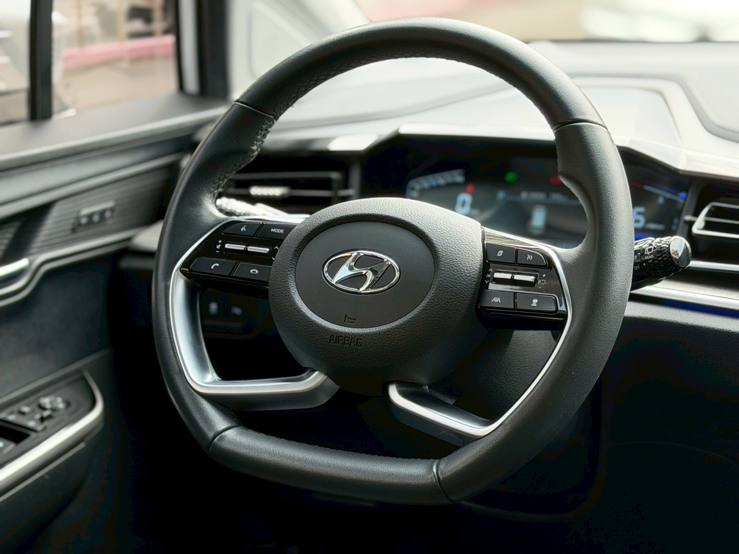 2024年 現代 Custin GLT-B 里程1萬3 電話：0972-962-659  第7張相片