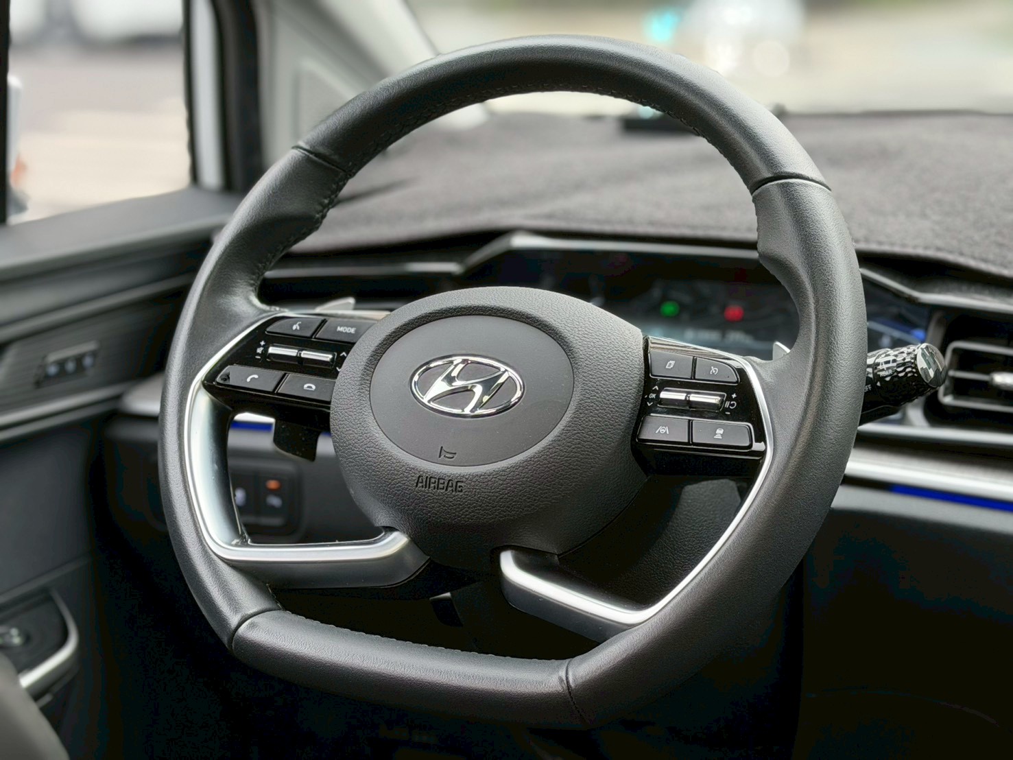2024年 現代 Custin GLT-B 里程2萬6 電話：0972-962-659  第7張相片