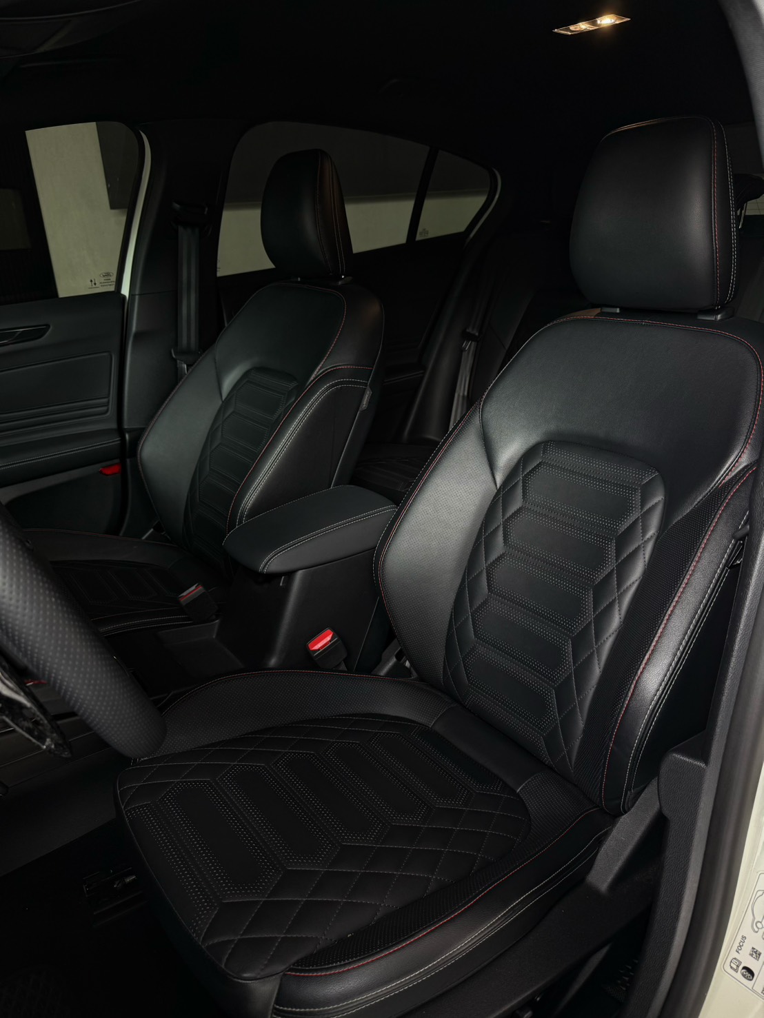 2024 Focus MK4.5 ST-Line Vignale 5D  第10張相片