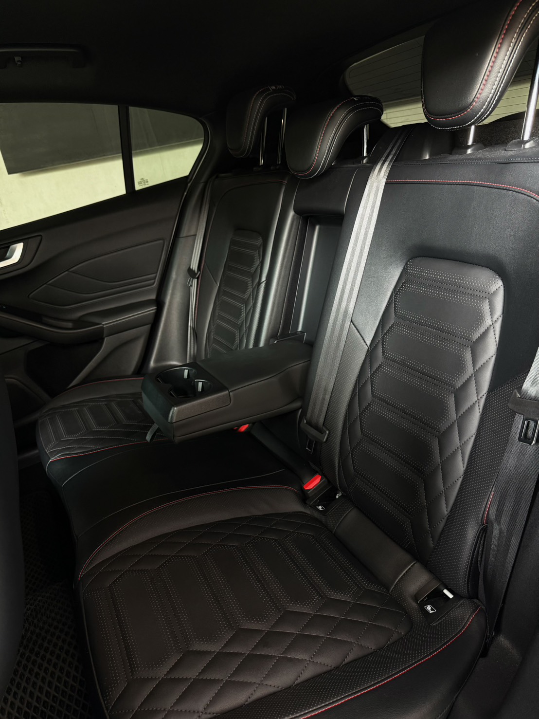 2024 Focus MK4.5 ST-Line Vignale 5D  第11張相片