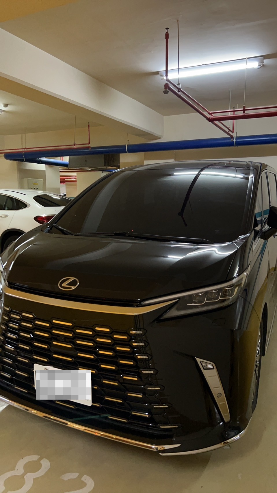 Lexus LM 2024款 350h 7人 黑色  第2張相片