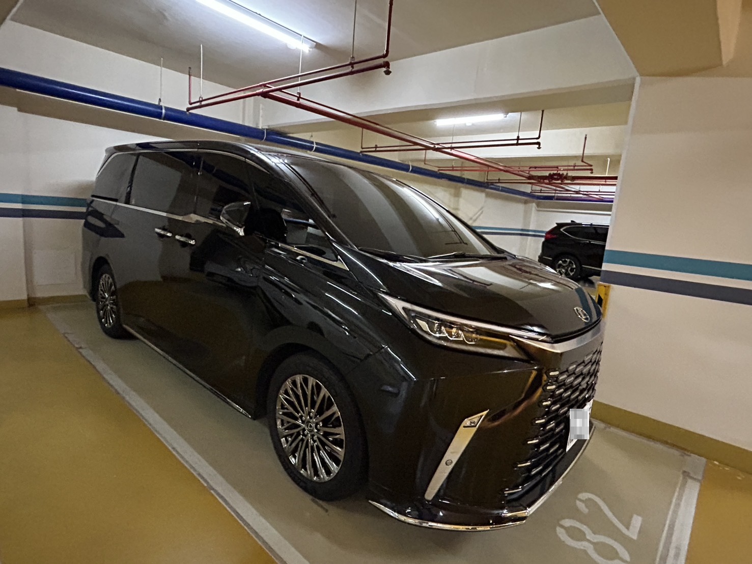 Lexus LM 2024款 350h 7人 黑色  第3張相片