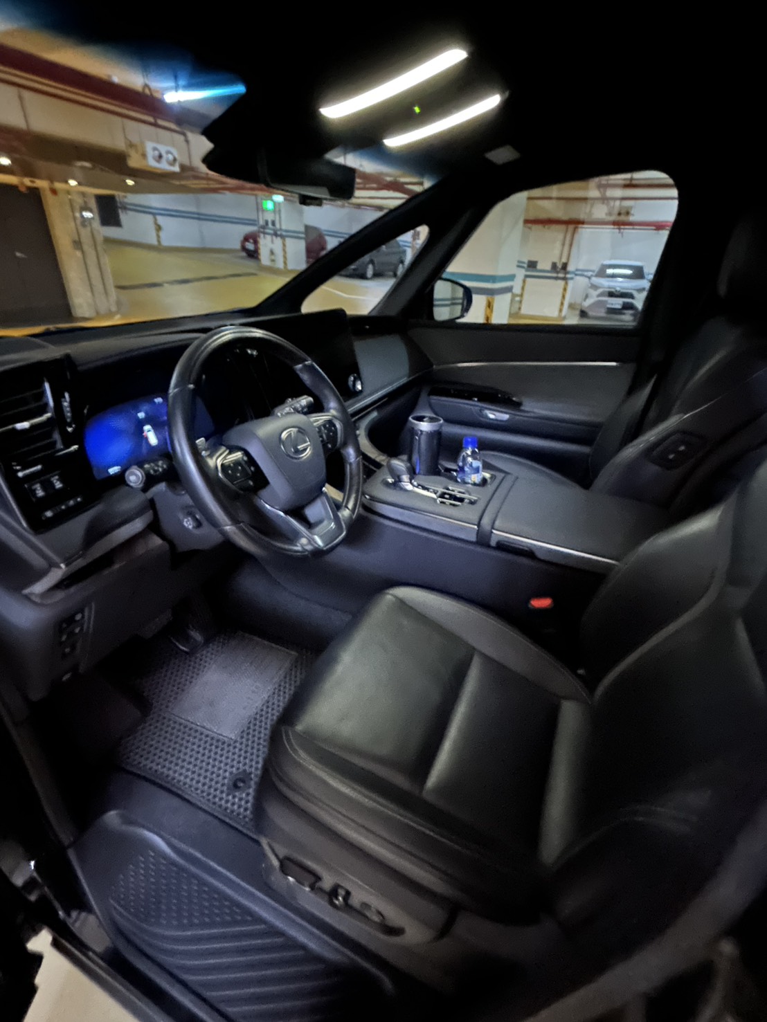 Lexus LM 2024款 350h 7人 黑色  第7張相片