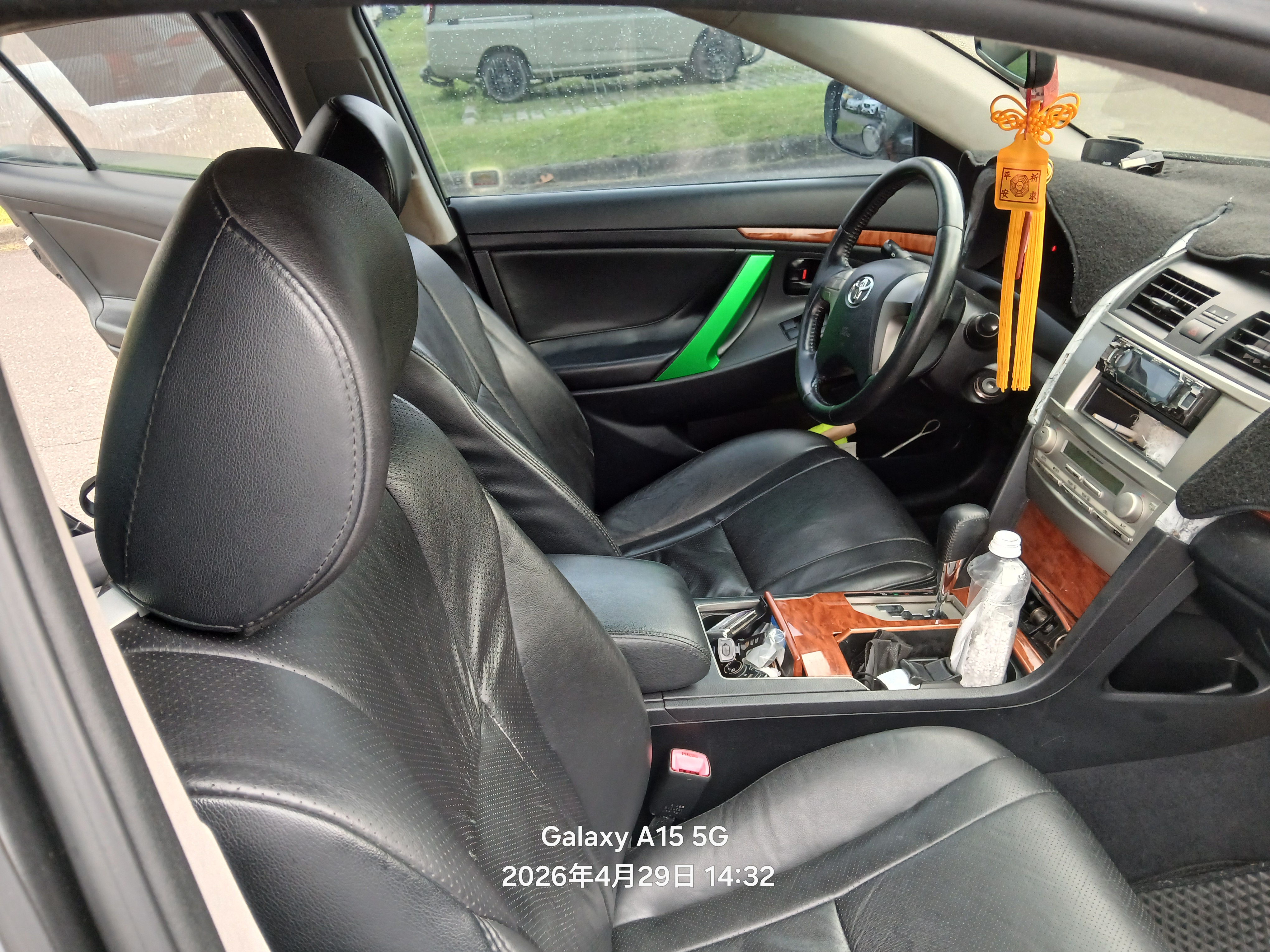 2008CAMARY2.4E改裝高階CD主機 focat*8喇叭避震剛換全車整備完內外漂亮永和售80000 侯0988211334  第1張相片