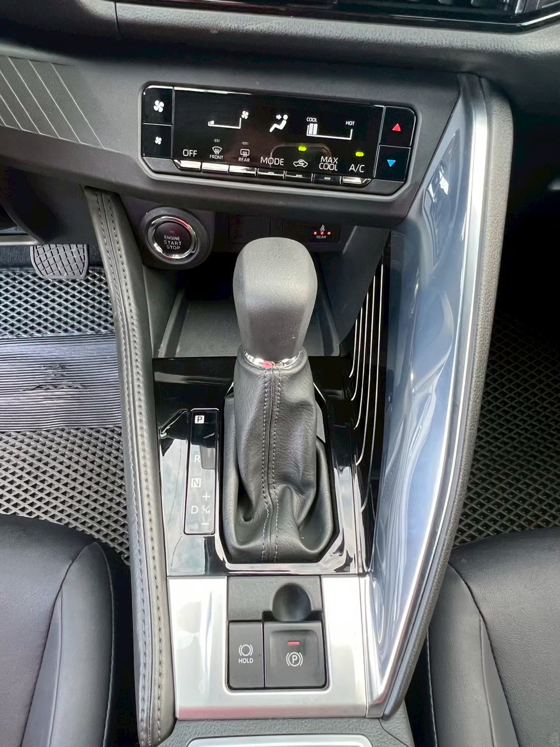 2024年TOYOTA  Yaris Cross 酷動環景版 原版實跑1萬6   第7張相片