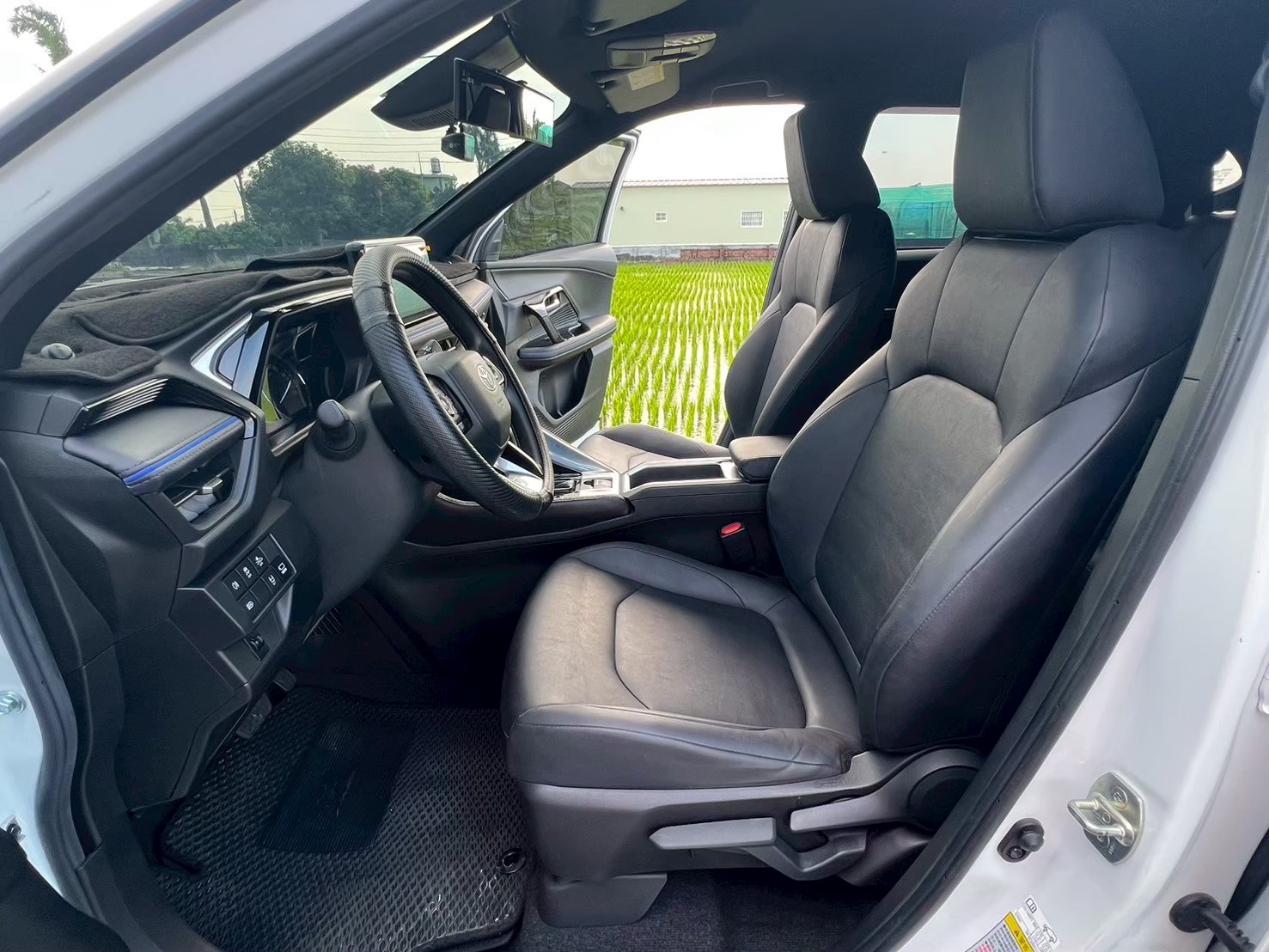 2024年TOYOTA  Yaris Cross 酷動環景版 原版實跑1萬6   第12張相片