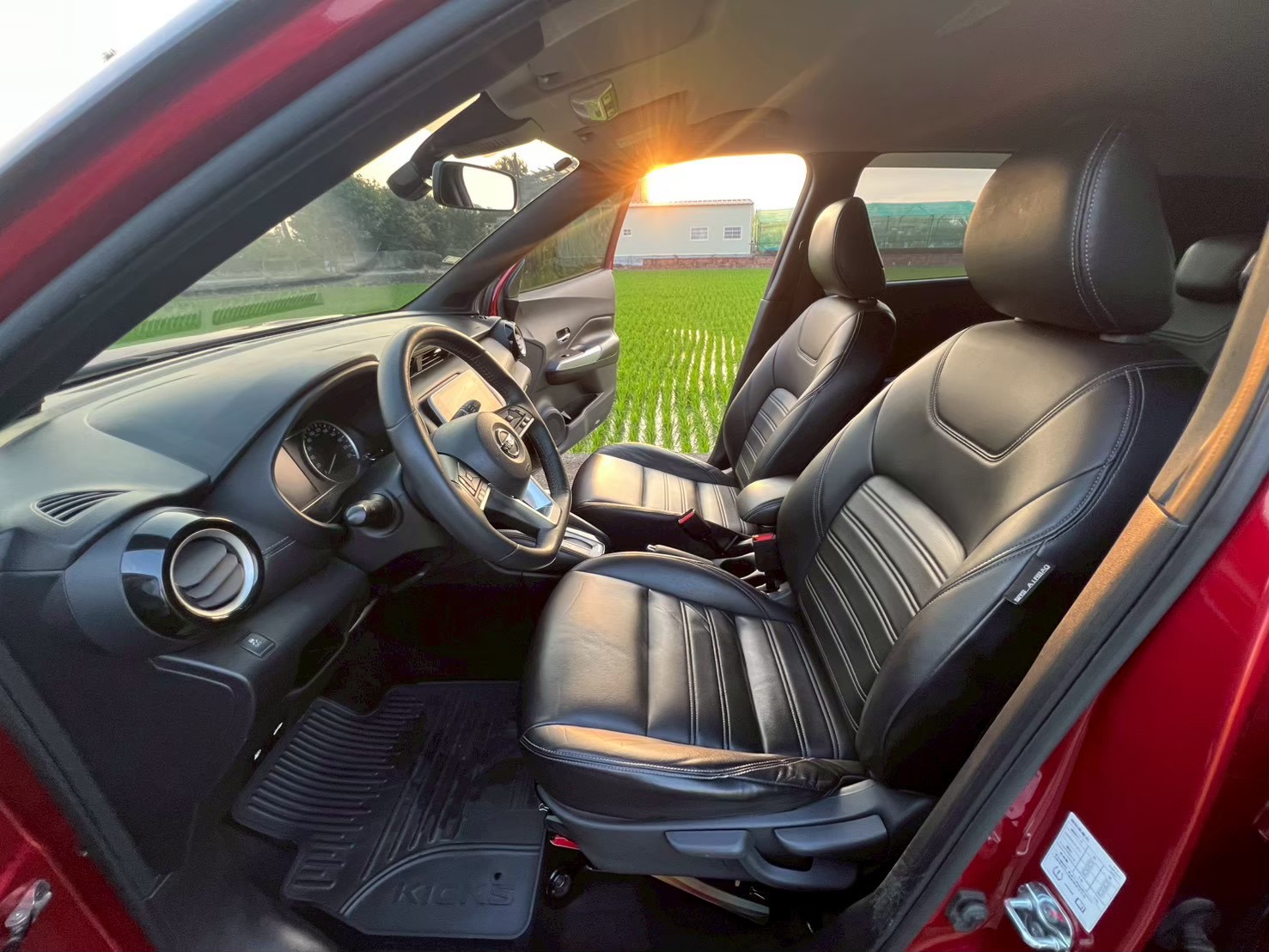 2019年NISSAN  Kicks 智行旗艦雙色滿配版 原廠保固中 原版實跑8萬多 優惠39.9萬  第10張相片
