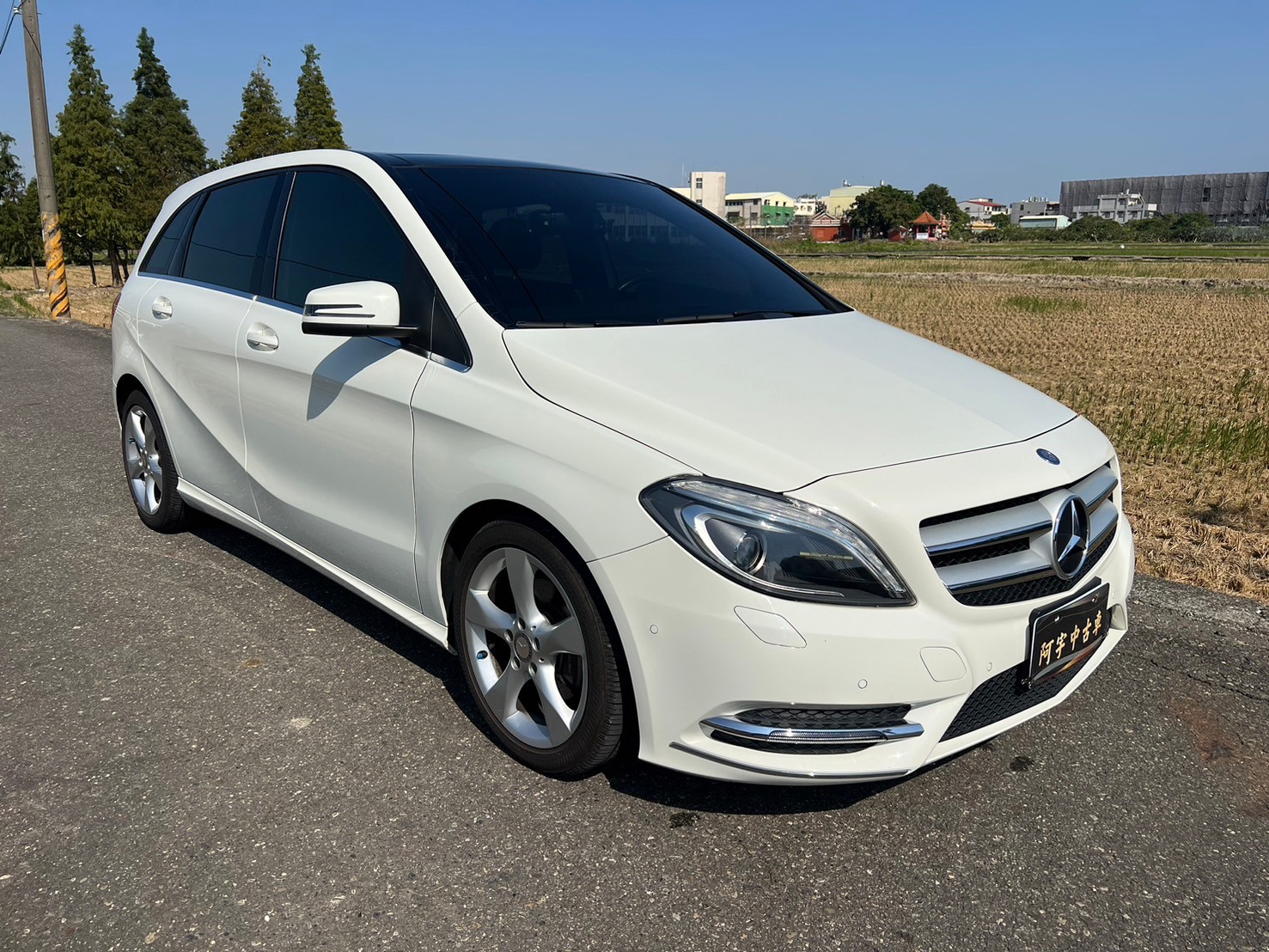 2014年 BENZ賓士 B200 1.8 CDI 柴油 全景天窗正副駕電動記憶座椅原版實跑8萬優惠49.9萬  第1張相片