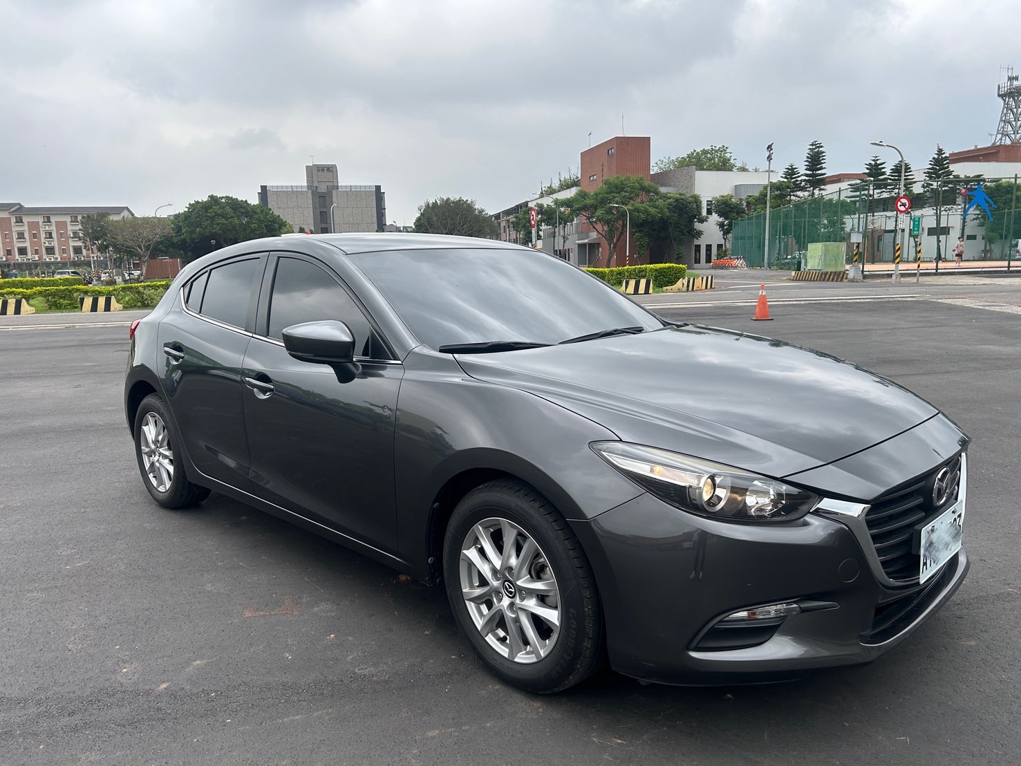 2017 Mazda 3 5D 2.0低里程&原廠保養  第2張相片