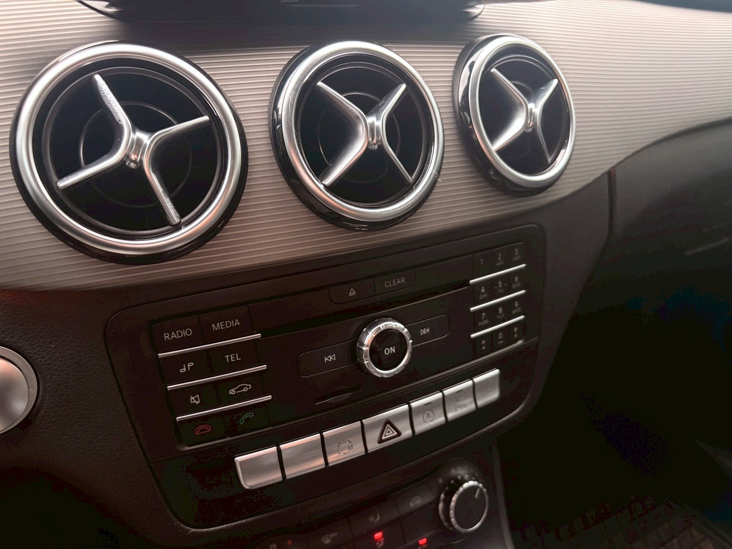 2015 Benz B180 已認證  第8張相片