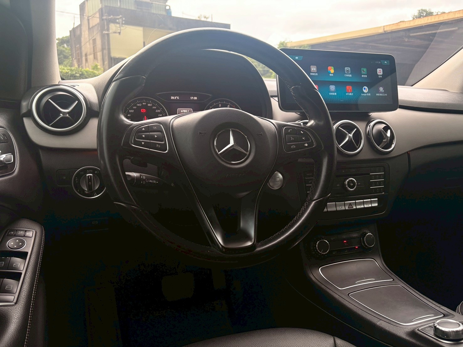2015 Benz B180 已認證  第12張相片