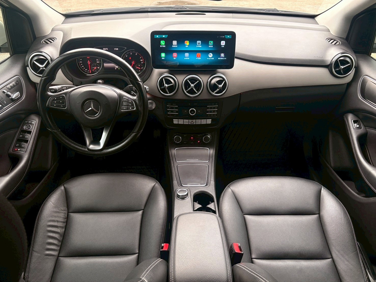 2015 Benz B180 已認證  第13張相片