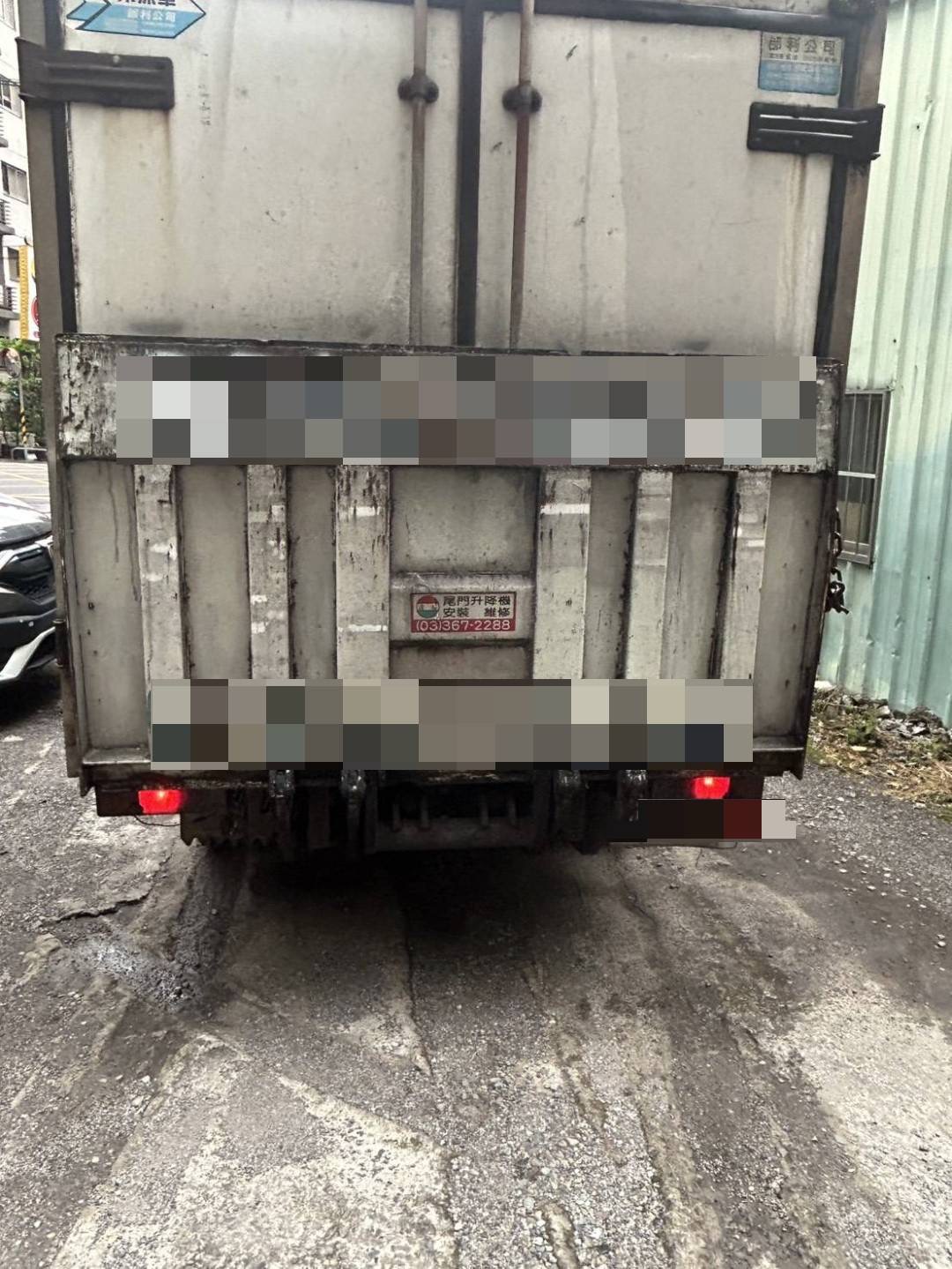 Canter 冰箱 大箱式有升降機 載重已經變更 售出前會再整理  第3張相片