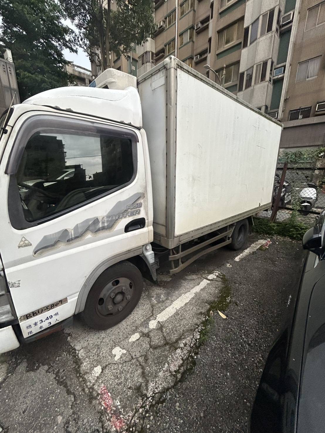 Canter 冰箱 大箱式有升降機 載重已經變更 售出前會再整理  第4張相片