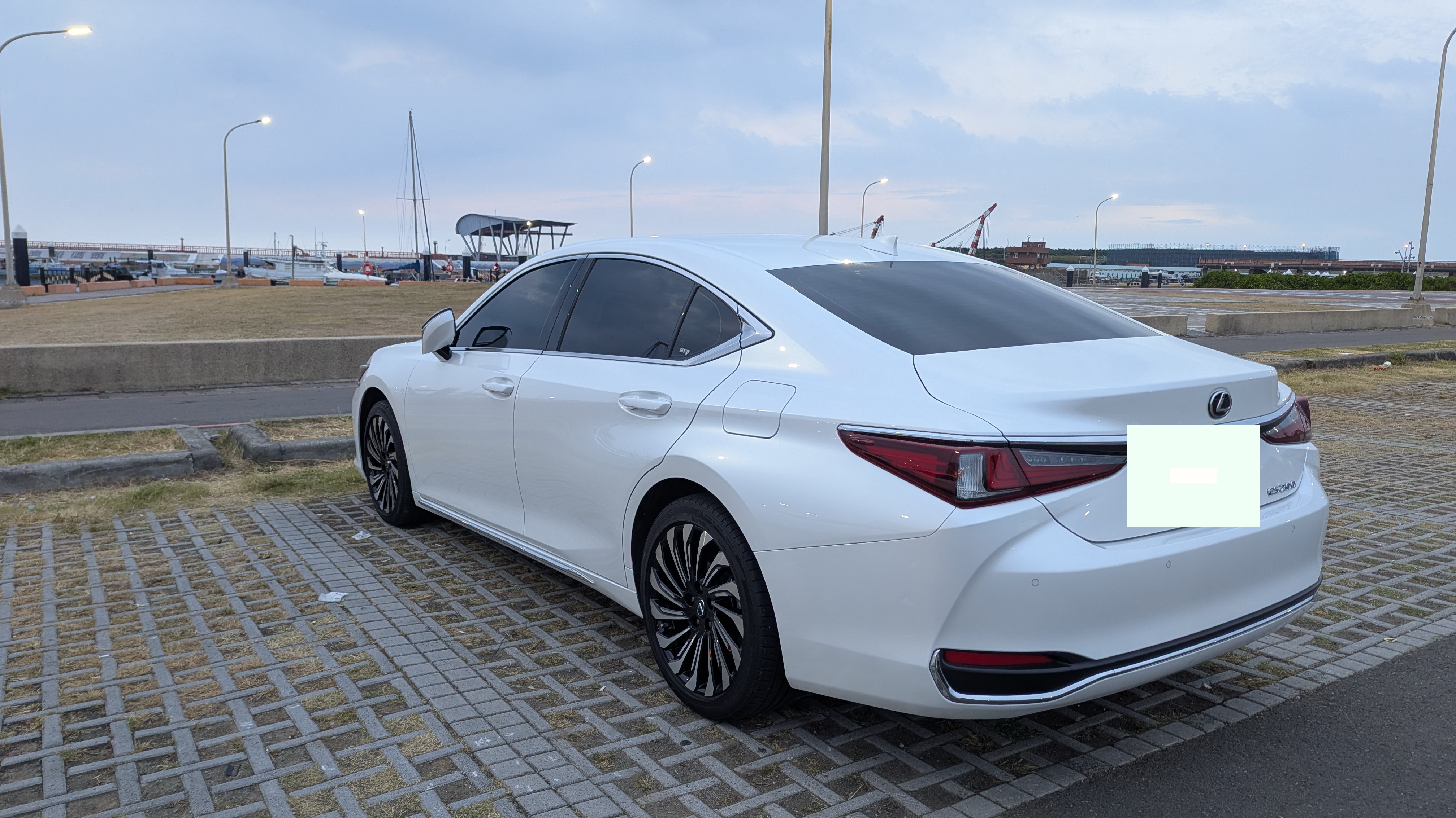 [自售] 2023 Lexus ES200 豪華版 原廠保養 原廠保證期+CPO保證期 原鈑件無事故  第2張相片