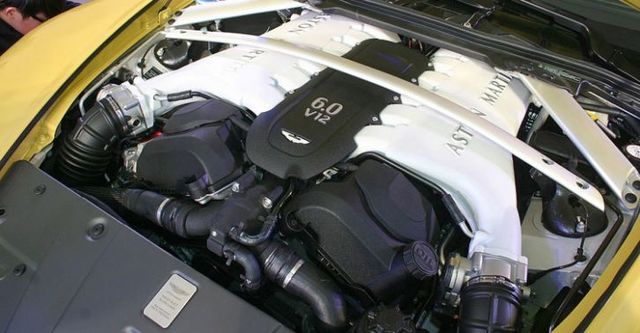2017 Aston Martin Vantage V12 S  第10張相片