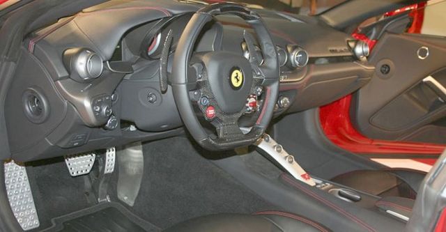 2017 Ferrari F12 Berlinetta V12  第6張相片