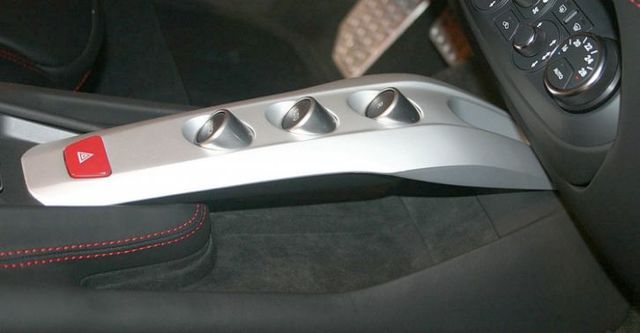 2017 Ferrari F12 Berlinetta V12  第10張相片