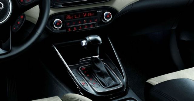 2017 Kia Carens 旗艦版(七人座客車)  第8張相片