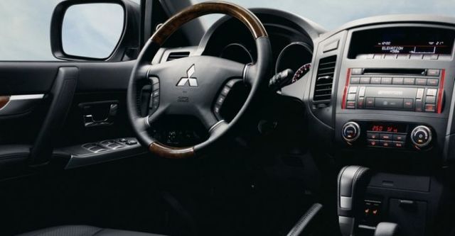 2017 Mitsubishi Pajero五門款 3.2 D  第7張相片