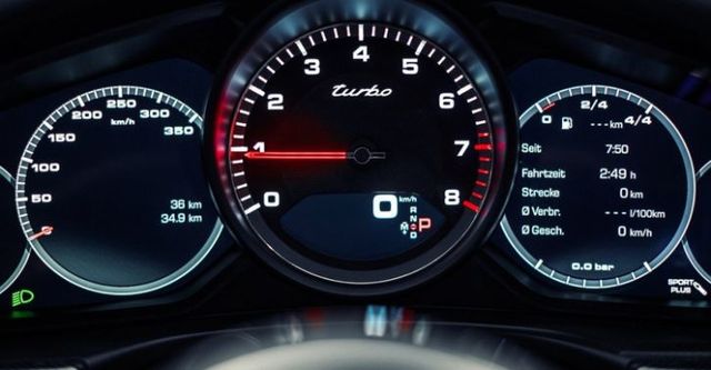 2017 Porsche Panamera Turbo  第6張相片