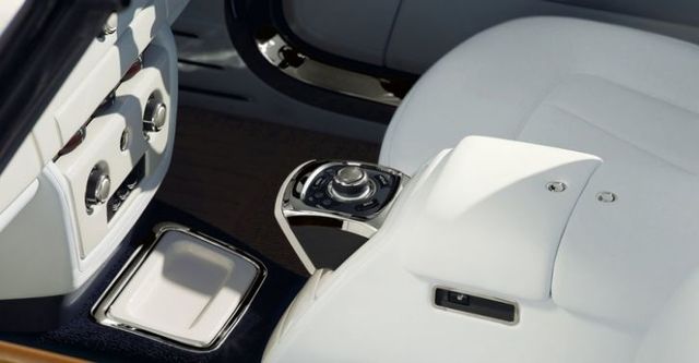 2017 Rolls-Royce Phantom Drophead Coupe 6.75 V12  第8張相片