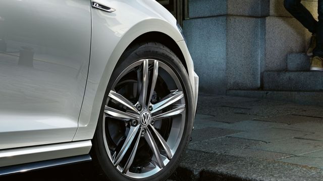 2020 Volkswagen Golf 280 TSI R-Line  第4張相片