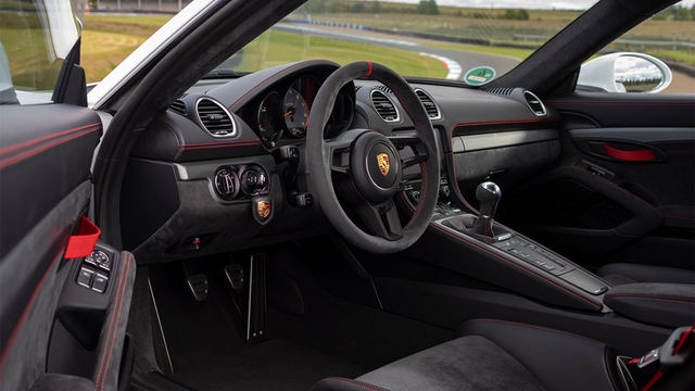 2020 Porsche Cayman GT4  第6張相片